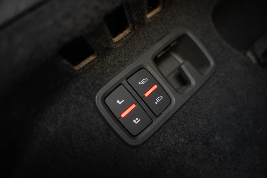 Audi RSQ8 4.0 TFSI quattro - RS Dynamic + | Design Pakket | Panorama | B&O | Elek. Trekhaak Audi RSQ8 4.0 TFSI quattro - RS Dynamic + | Design Pakket | Panorama | B&O | Elek. Trekhaak