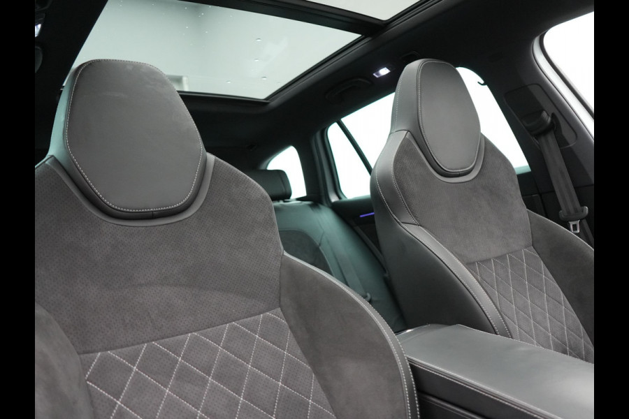 Škoda Superb Combi 1.4 TSI iV Sportline Plug In Hybrid 218pk Dealer O.H PHEV | Trekhaak Af Fabriek | Panodak | Adaptive Cruise | Camera | Alcantara Sportstoelen Memory & Verwarmd | Apple Carplay | Navigatie | Crystal LED | Sportstuur Vewarmd | Virtual | DAB |
