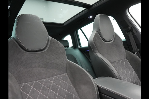 Škoda Superb Combi 1.4 TSI iV Sportline Plug In Hybrid 218pk Dealer O.H PHEV | Trekhaak Af Fabriek | Panodak | Adaptive Cruise | Camera | Alcantara Sportstoelen Memory & Verwarmd | Apple Carplay | Navigatie | Crystal LED | Sportstuur Vewarmd | Virtual | DAB |