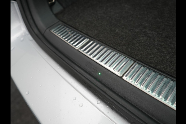 Škoda Superb Combi 1.4 TSI iV Sportline Plug In Hybrid 218pk Dealer O.H PHEV | Trekhaak Af Fabriek | Panodak | Adaptive Cruise | Camera | Alcantara Sportstoelen Memory & Verwarmd | Apple Carplay | Navigatie | Crystal LED | Sportstuur Vewarmd | Virtual | DAB |