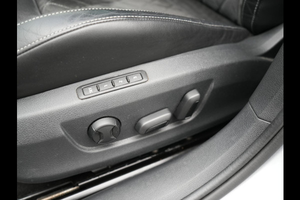Škoda Superb Combi 1.4 TSI iV Sportline Plug In Hybrid 218pk Dealer O.H PHEV | Trekhaak Af Fabriek | Panodak | Adaptive Cruise | Camera | Alcantara Sportstoelen Memory & Verwarmd | Apple Carplay | Navigatie | Crystal LED | Sportstuur Vewarmd | Virtual | DAB |