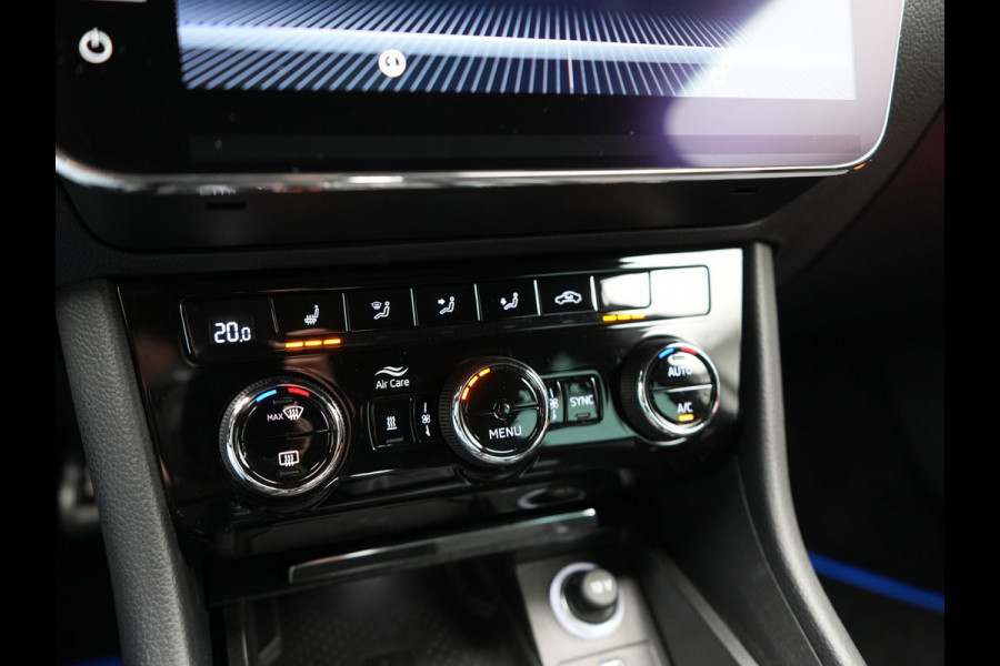 Škoda Superb Combi 1.4 TSI iV Sportline Plug In Hybrid 218pk Dealer O.H PHEV | Trekhaak Af Fabriek | Panodak | Adaptive Cruise | Camera | Alcantara Sportstoelen Memory & Verwarmd | Apple Carplay | Navigatie | Crystal LED | Sportstuur Vewarmd | Virtual | DAB |