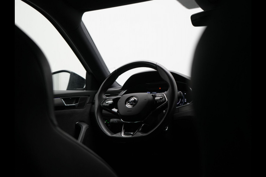 Škoda Superb Combi 1.4 TSI iV Sportline Plug In Hybrid 218pk Dealer O.H PHEV | Trekhaak Af Fabriek | Panodak | Adaptive Cruise | Camera | Alcantara Sportstoelen Memory & Verwarmd | Apple Carplay | Navigatie | Crystal LED | Sportstuur Vewarmd | Virtual | DAB |