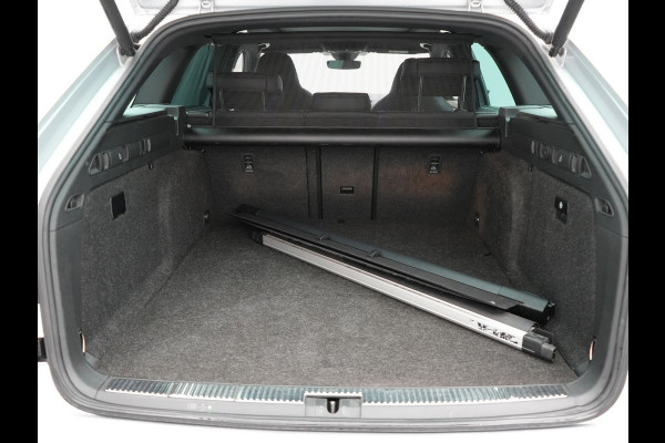 Škoda Superb Combi 1.4 TSI iV Sportline Plug In Hybrid 218pk Dealer O.H PHEV | Trekhaak Af Fabriek | Panodak | Adaptive Cruise | Camera | Alcantara Sportstoelen Memory & Verwarmd | Apple Carplay | Navigatie | Crystal LED | Sportstuur Vewarmd | Virtual | DAB |