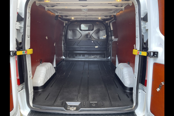 Ford Transit Custom 300 2.0 TDCI 130pk L2H1 Trend / vaste prijs rijklaar € 14.950 ex btw / euro 6 / bpm vrij / lease vanaf € 252 / airco / cruise / navi / camera / trekhaak 2700 kg ! Ford Transit Custom 300 2.0 TDCI 130pk L2H1 Trend / vaste prijs rijklaar € 14.950 ex btw / euro 6 / bpm vrij / lease vanaf € 252 / airco / cruise / navi / camera / trekhaak 2700 kg !