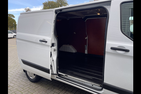 Ford Transit Custom 300 2.0 TDCI 130pk L2H1 Trend / vaste prijs rijklaar € 14.950 ex btw / euro 6 / bpm vrij / lease vanaf € 252 / airco / cruise / navi / camera / trekhaak 2700 kg ! Ford Transit Custom 300 2.0 TDCI 130pk L2H1 Trend / vaste prijs rijklaar € 14.950 ex btw / euro 6 / bpm vrij / lease vanaf € 252 / airco / cruise / navi / camera / trekhaak 2700 kg !