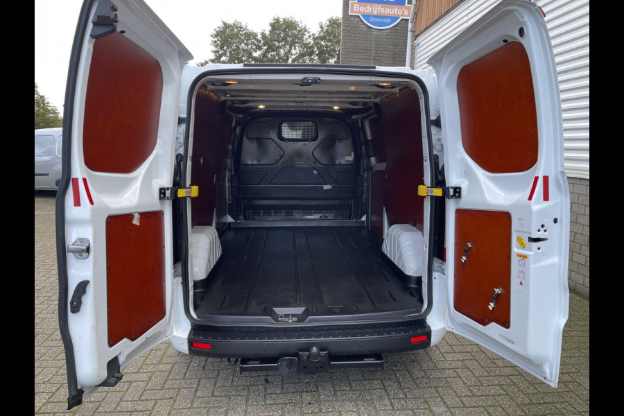 Ford Transit Custom 300 2.0 TDCI 130pk L2H1 Trend / vaste prijs rijklaar € 14.950 ex btw / euro 6 / bpm vrij / lease vanaf € 252 / airco / cruise / navi / camera / trekhaak 2700 kg ! Ford Transit Custom 300 2.0 TDCI 130pk L2H1 Trend / vaste prijs rijklaar € 14.950 ex btw / euro 6 / bpm vrij / lease vanaf € 252 / airco / cruise / navi / camera / trekhaak 2700 kg !