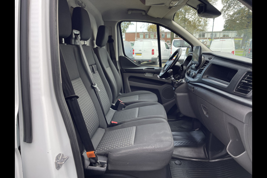 Ford Transit Custom 300 2.0 TDCI 130pk L2H1 Trend / vaste prijs rijklaar € 14.950 ex btw / euro 6 / bpm vrij / lease vanaf € 252 / airco / cruise / navi / camera / trekhaak 2700 kg ! Ford Transit Custom 300 2.0 TDCI 130pk L2H1 Trend / vaste prijs rijklaar € 14.950 ex btw / euro 6 / bpm vrij / lease vanaf € 252 / airco / cruise / navi / camera / trekhaak 2700 kg !