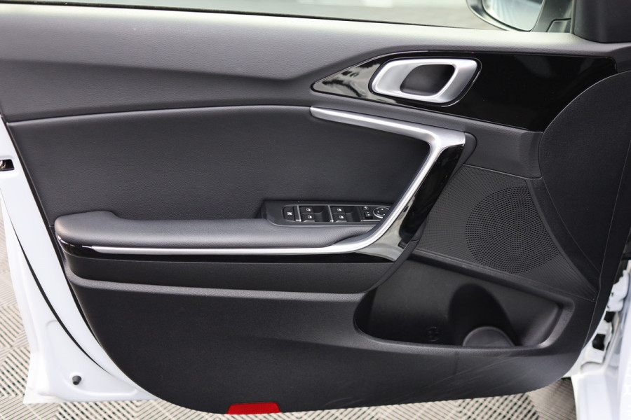 Kia Ceed Sportswagon 1.6 GDI PHEV DynamicLine | Automaat | 185 pk | Lage kosten per KM | Carplay | Achteruitrijcamera | BTW voor bedrijven verekenbaar |