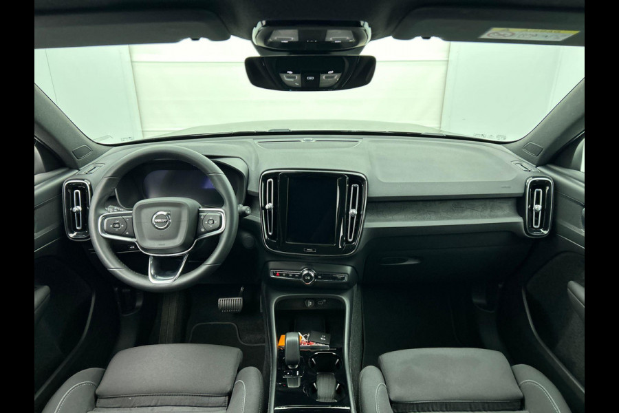 Volvo XC40 Recharge Plus 70 kWh | Navigatie | Apple Carplay/Android Auto | Climate control | Camera | Led | Parkeer sensoren | Virtual Cockpit | Cruise Control | 19"Lichtmetalen velgen | Sportstoelen