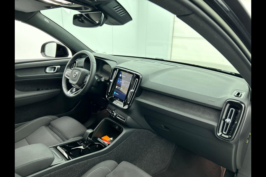 Volvo XC40 Recharge Plus 70 kWh | Navigatie | Apple Carplay/Android Auto | Climate control | Camera | Led | Parkeer sensoren | Virtual Cockpit | Cruise Control | 19"Lichtmetalen velgen | Sportstoelen