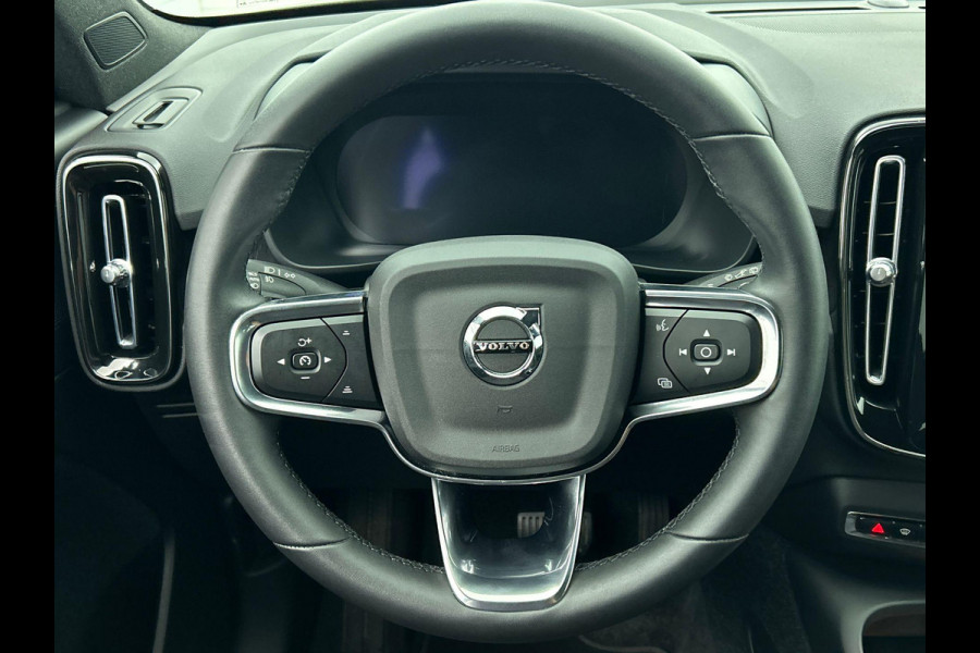 Volvo XC40 Recharge Plus 70 kWh | Navigatie | Apple Carplay/Android Auto | Climate control | Camera | Led | Parkeer sensoren | Virtual Cockpit | Cruise Control | 19"Lichtmetalen velgen | Sportstoelen