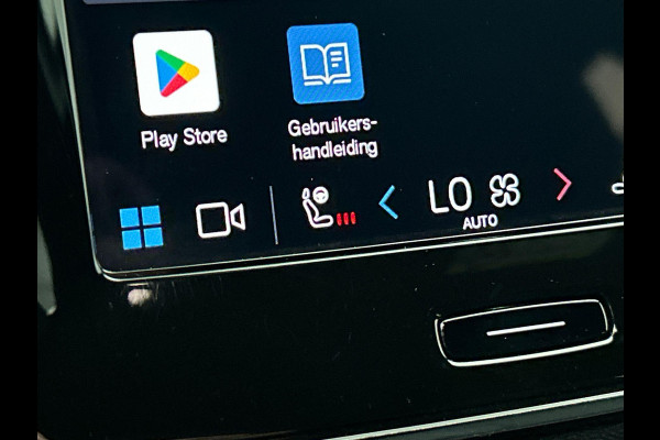 Volvo XC40 Recharge Plus 70 kWh | Navigatie | Apple Carplay/Android Auto | Climate control | Camera | Led | Parkeer sensoren | Virtual Cockpit | Cruise Control | 19"Lichtmetalen velgen | Sportstoelen