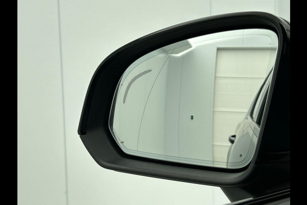 Volvo XC40 Recharge Plus 70 kWh | Navigatie | Apple Carplay/Android Auto | Climate control | Camera | Led | Parkeer sensoren | Virtual Cockpit | Cruise Control | 19"Lichtmetalen velgen | Sportstoelen