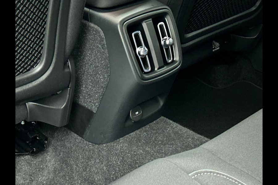 Volvo XC40 Recharge Plus 70 kWh | Navigatie | Apple Carplay/Android Auto | Climate control | Camera | Led | Parkeer sensoren | Virtual Cockpit | Cruise Control | 19"Lichtmetalen velgen | Sportstoelen