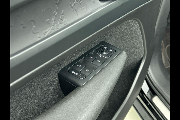 Volvo XC40 Recharge Plus 70 kWh | Navigatie | Apple Carplay/Android Auto | Climate control | Camera | Led | Parkeer sensoren | Virtual Cockpit | Cruise Control | 19"Lichtmetalen velgen | Sportstoelen