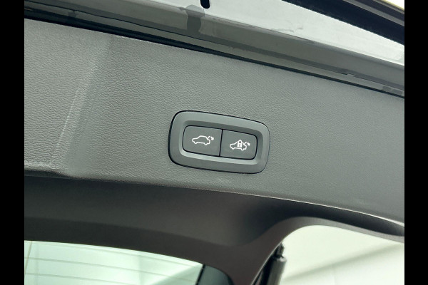 Volvo XC40 Recharge Plus 70 kWh | Navigatie | Apple Carplay/Android Auto | Climate control | Camera | Led | Parkeer sensoren | Virtual Cockpit | Cruise Control | 19"Lichtmetalen velgen | Sportstoelen