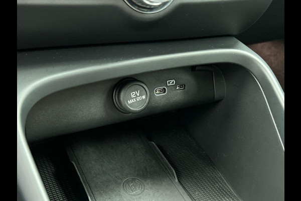 Volvo XC40 Recharge Plus 70 kWh | Navigatie | Apple Carplay/Android Auto | Climate control | Camera | Led | Parkeer sensoren | Virtual Cockpit | Cruise Control | 19"Lichtmetalen velgen | Sportstoelen