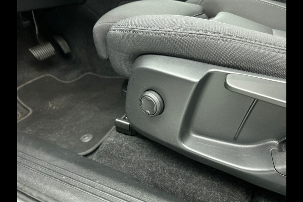 Volvo XC40 Recharge Plus 70 kWh | Navigatie | Apple Carplay/Android Auto | Climate control | Camera | Led | Parkeer sensoren | Virtual Cockpit | Cruise Control | 19"Lichtmetalen velgen | Sportstoelen