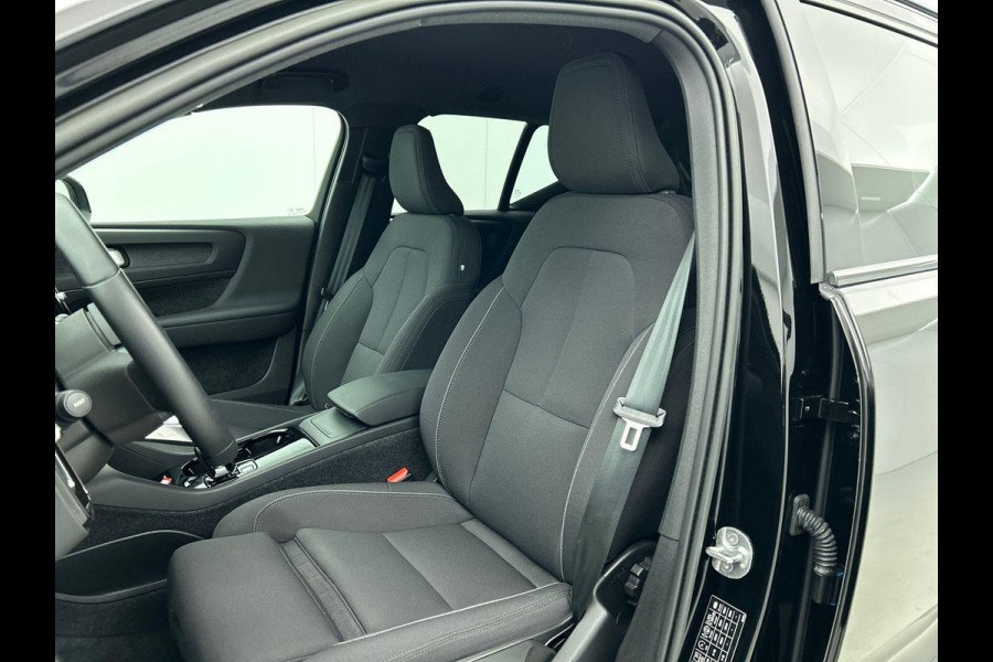 Volvo XC40 Recharge Plus 70 kWh | Navigatie | Apple Carplay/Android Auto | Climate control | Camera | Led | Parkeer sensoren | Virtual Cockpit | Cruise Control | 19"Lichtmetalen velgen | Sportstoelen