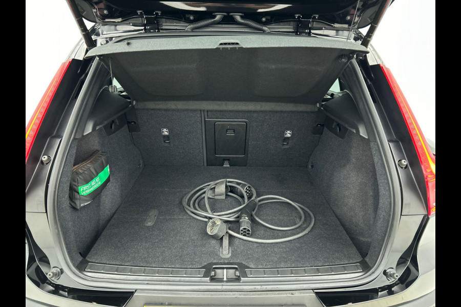 Volvo XC40 Recharge Plus 70 kWh | Navigatie | Apple Carplay/Android Auto | Climate control | Camera | Led | Parkeer sensoren | Virtual Cockpit | Cruise Control | 19"Lichtmetalen velgen | Sportstoelen