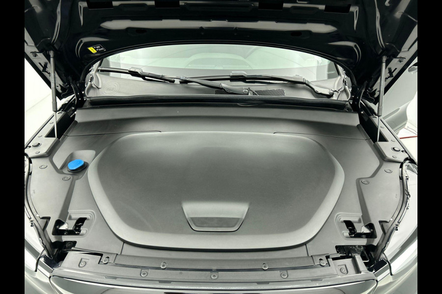 Volvo XC40 Recharge Plus 70 kWh | Navigatie | Apple Carplay/Android Auto | Climate control | Camera | Led | Parkeer sensoren | Virtual Cockpit | Cruise Control | 19"Lichtmetalen velgen | Sportstoelen