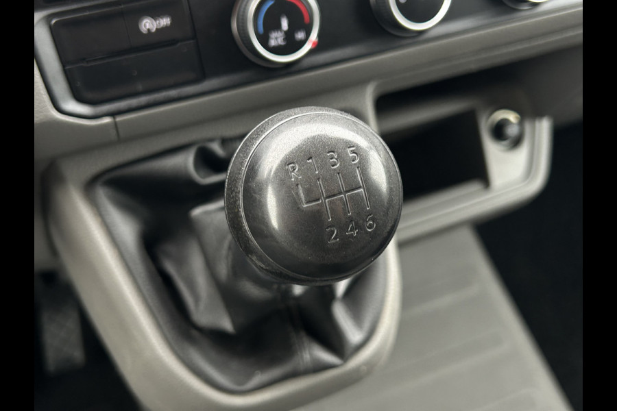 Volkswagen Crafter 35 2.0 102 PK / PICK UP / 89.094 KM !! / 1e EIGENAAR / 2.5 TONS TREKHAAK / AIRCO / CRUISE / BLUETOOTH / 3-ZITS Volkswagen Crafter 35 2.0 102 PK / PICK UP / 89.094 KM !! / 1e EIGENAAR / 2.5 TONS TREKHAAK / AIRCO / CRUISE / BLUETOOTH / 3-ZITS