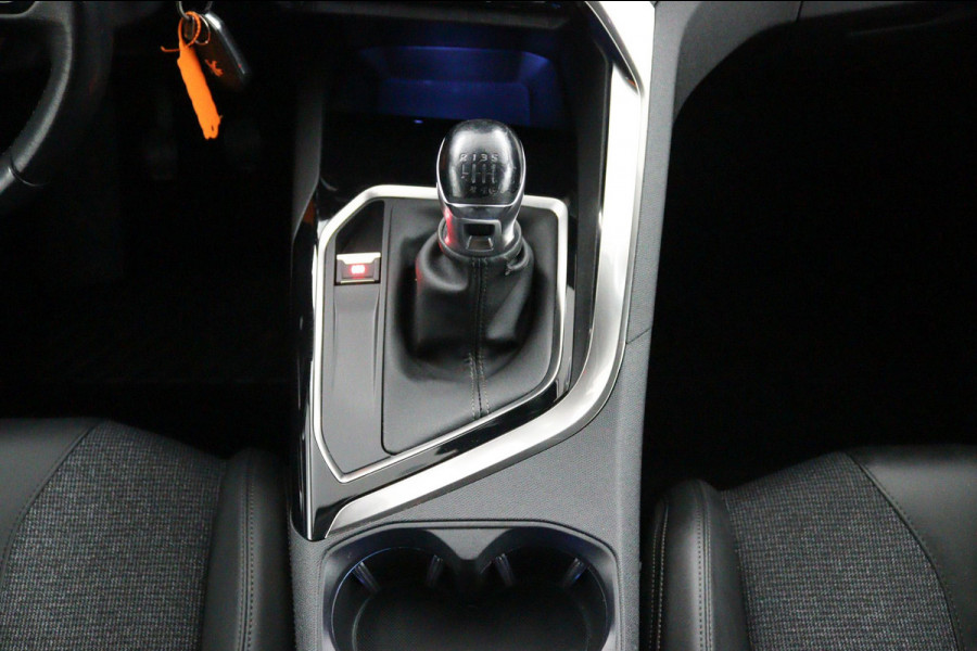 Peugeot 3008 1.2 PureTech Allure*NAVI*ECC*CRUISE*CARPLAY* Peugeot 3008 1.2 PureTech Allure*NAVI*ECC*CRUISE*CARPLAY*