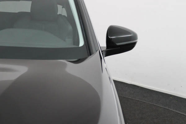 Peugeot 3008 1.2 PureTech Allure*NAVI*ECC*CRUISE*CARPLAY* Peugeot 3008 1.2 PureTech Allure*NAVI*ECC*CRUISE*CARPLAY*