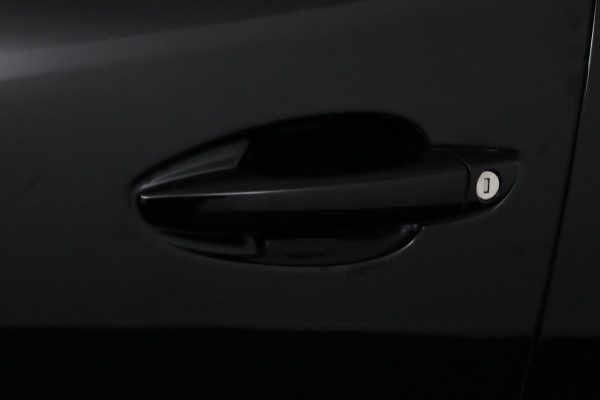 Peugeot 3008 1.2 PureTech Allure*NAVI*ECC*CRUISE*CARPLAY* Peugeot 3008 1.2 PureTech Allure*NAVI*ECC*CRUISE*CARPLAY*