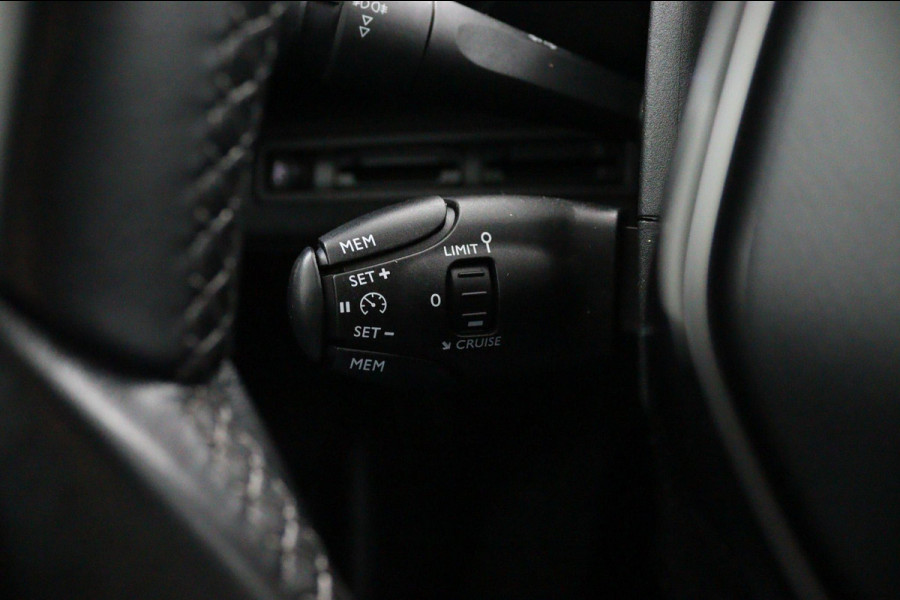 Peugeot 3008 1.2 PureTech Allure*NAVI*ECC*CRUISE*CARPLAY* Peugeot 3008 1.2 PureTech Allure*NAVI*ECC*CRUISE*CARPLAY*