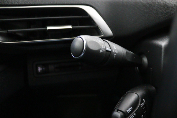 Peugeot 3008 1.2 PureTech Allure*NAVI*ECC*CRUISE*CARPLAY* Peugeot 3008 1.2 PureTech Allure*NAVI*ECC*CRUISE*CARPLAY*
