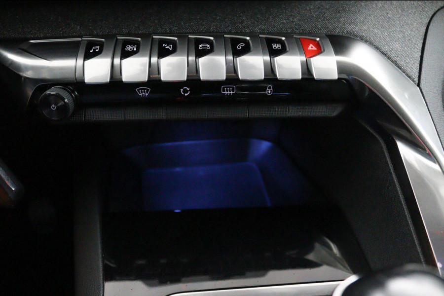 Peugeot 3008 1.2 PureTech Allure*NAVI*ECC*CRUISE*CARPLAY* Peugeot 3008 1.2 PureTech Allure*NAVI*ECC*CRUISE*CARPLAY*