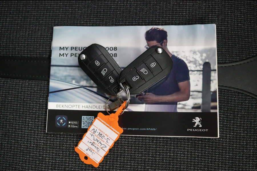 Peugeot 3008 1.2 PureTech Allure*NAVI*ECC*CRUISE*CARPLAY* Peugeot 3008 1.2 PureTech Allure*NAVI*ECC*CRUISE*CARPLAY*
