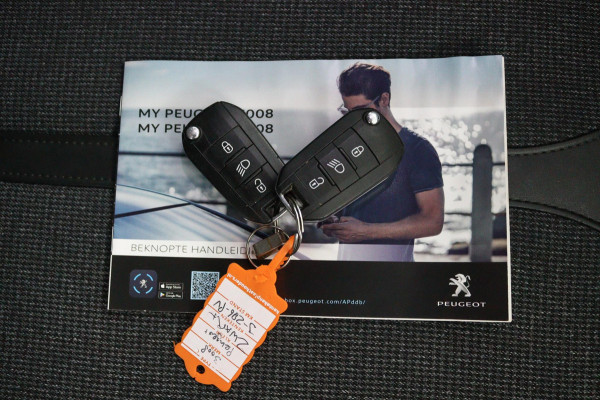 Peugeot 3008 1.2 PureTech Allure*NAVI*ECC*CRUISE*CARPLAY* Peugeot 3008 1.2 PureTech Allure*NAVI*ECC*CRUISE*CARPLAY*