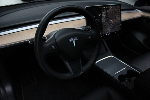 Tesla Model 3 RWD Autopilot ACC Stuurverwarm. PDC Leer Navi Panoramadak 360° Elektr. achterklep Stoelverwarming voor & achter Climate voor & achter LM velgen BTW auto! Nieuw! Tesla Model 3 RWD Autopilot ACC Stuurverwarm. PDC Leer Navi Panoramadak 360° Elektr. achterklep Stoelverwarming voor & achter Climate voor & achter LM velgen BTW auto! Nieuw!