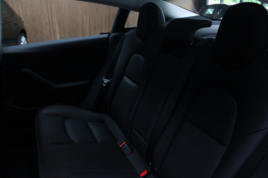 Tesla Model 3 RWD Autopilot ACC Stuurverwarm. PDC Leer Navi Panoramadak 360° Elektr. achterklep Stoelverwarming voor & achter Climate voor & achter LM velgen BTW auto! Nieuw! Tesla Model 3 RWD Autopilot ACC Stuurverwarm. PDC Leer Navi Panoramadak 360° Elektr. achterklep Stoelverwarming voor & achter Climate voor & achter LM velgen BTW auto! Nieuw!