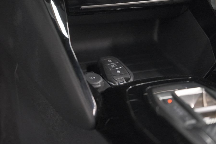 Peugeot 2008 Hybrid 136 e-DCS6 Allure | 360 Camera | Adaptieve Cruise Control | Dodehoekdetectie Peugeot 2008 Hybrid 136 e-DCS6 Allure | 360 Camera | Adaptieve Cruise Control | Dodehoekdetectie