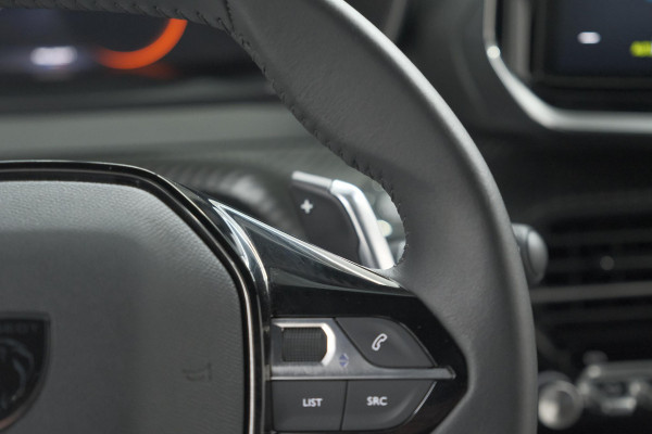 Peugeot 2008 Hybrid 136 e-DCS6 Allure | 360 Camera | Adaptieve Cruise Control | Dodehoekdetectie Peugeot 2008 Hybrid 136 e-DCS6 Allure | 360 Camera | Adaptieve Cruise Control | Dodehoekdetectie