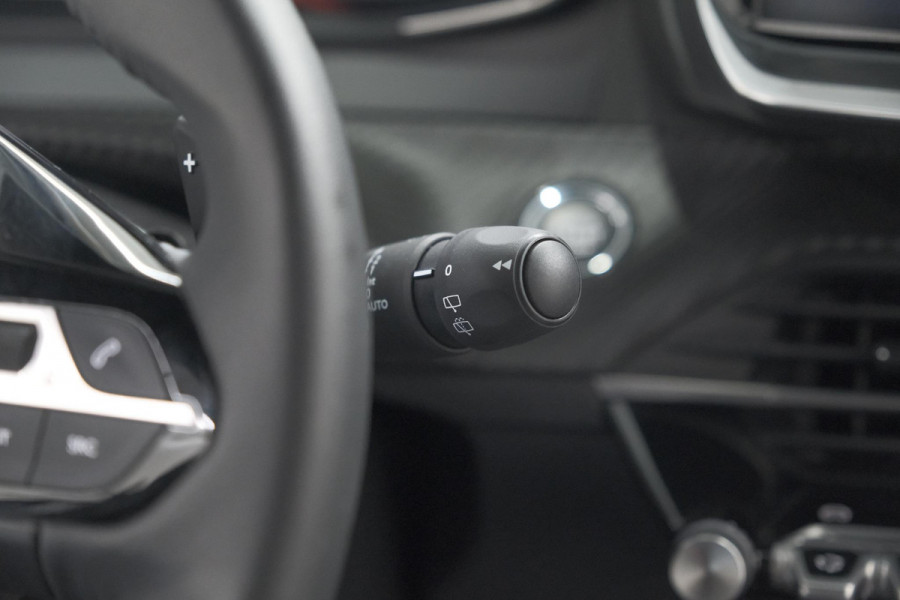 Peugeot 2008 Hybrid 136 e-DCS6 Allure | 360 Camera | Adaptieve Cruise Control | Dodehoekdetectie Peugeot 2008 Hybrid 136 e-DCS6 Allure | 360 Camera | Adaptieve Cruise Control | Dodehoekdetectie