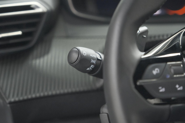 Peugeot 2008 Hybrid 136 e-DCS6 Allure | 360 Camera | Adaptieve Cruise Control | Dodehoekdetectie Peugeot 2008 Hybrid 136 e-DCS6 Allure | 360 Camera | Adaptieve Cruise Control | Dodehoekdetectie