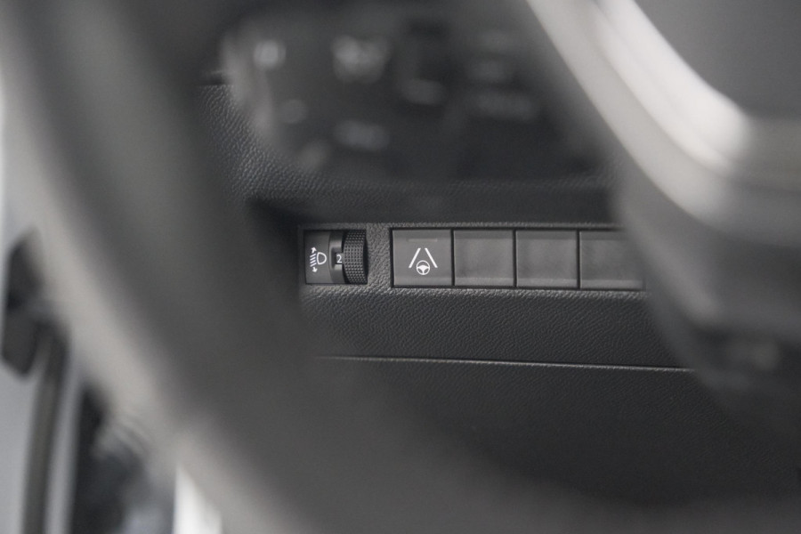 Peugeot 2008 Hybrid 136 e-DCS6 Allure | 360 Camera | Adaptieve Cruise Control | Dodehoekdetectie Peugeot 2008 Hybrid 136 e-DCS6 Allure | 360 Camera | Adaptieve Cruise Control | Dodehoekdetectie
