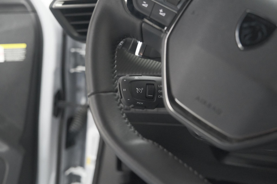 Peugeot 2008 Hybrid 136 e-DCS6 Allure | 360 Camera | Adaptieve Cruise Control | Dodehoekdetectie Peugeot 2008 Hybrid 136 e-DCS6 Allure | 360 Camera | Adaptieve Cruise Control | Dodehoekdetectie