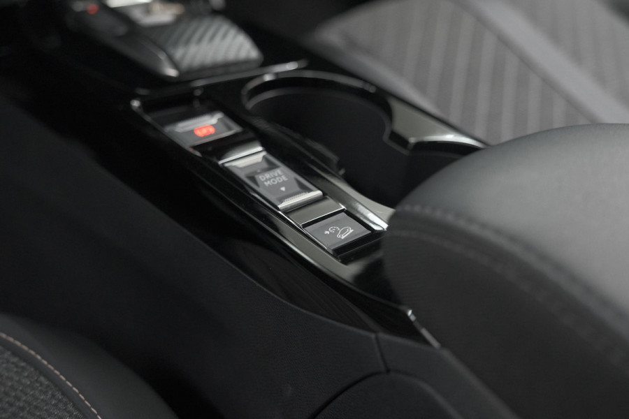 Peugeot 2008 Hybrid 136 e-DCS6 Allure | 360 Camera | Adaptieve Cruise Control | Dodehoekdetectie Peugeot 2008 Hybrid 136 e-DCS6 Allure | 360 Camera | Adaptieve Cruise Control | Dodehoekdetectie