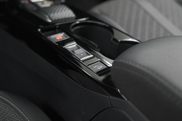 Peugeot 2008 Hybrid 136 e-DCS6 Allure | 360 Camera | Adaptieve Cruise Control | Dodehoekdetectie Peugeot 2008 Hybrid 136 e-DCS6 Allure | 360 Camera | Adaptieve Cruise Control | Dodehoekdetectie