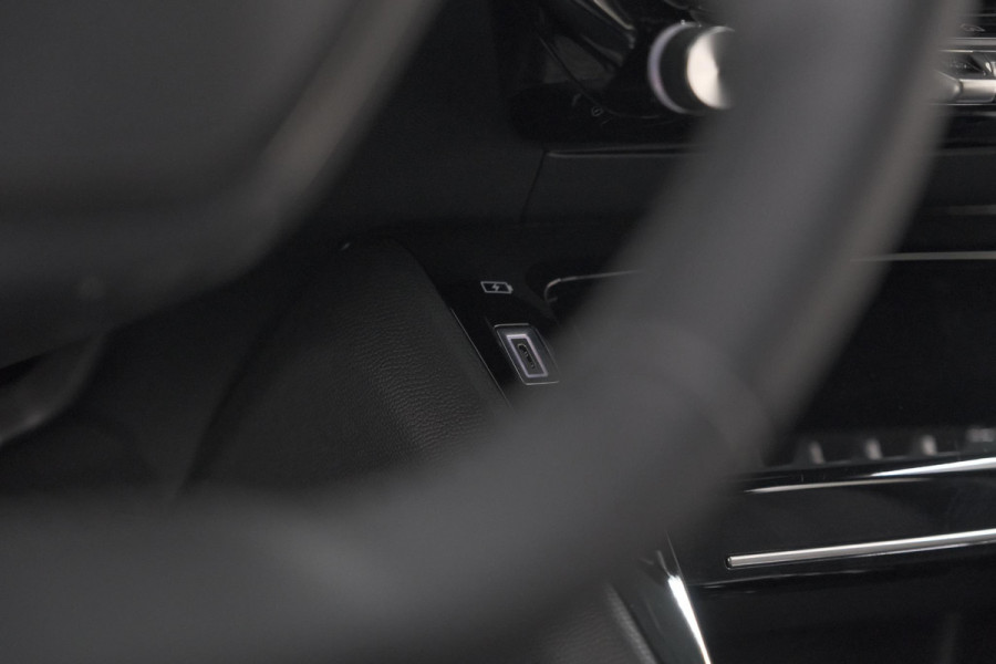 Peugeot 2008 Hybrid 136 e-DCS6 Allure | 360 Camera | Adaptieve Cruise Control | Dodehoekdetectie Peugeot 2008 Hybrid 136 e-DCS6 Allure | 360 Camera | Adaptieve Cruise Control | Dodehoekdetectie