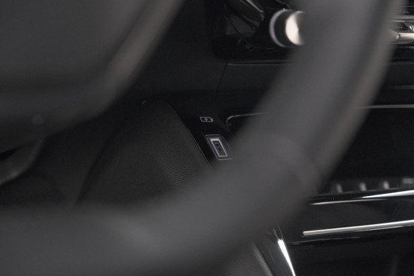 Peugeot 2008 Hybrid 136 e-DCS6 Allure | 360 Camera | Adaptieve Cruise Control | Dodehoekdetectie Peugeot 2008 Hybrid 136 e-DCS6 Allure | 360 Camera | Adaptieve Cruise Control | Dodehoekdetectie