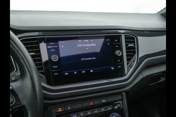 Volkswagen T-Roc 1.5 TSI R-Line Sport Business Aut. *PANO | LEATHER | FULL-LED | ADAPTIVE-CRUISE | DIGI-COCKPIT | NAVI-FULLMAP | HEATED-SPORTSEATS | AMBIENT-LIGHT | PRIVACY-GLASS | DAB+ | CARPLAY | SHIFT-PADDLES | 18''ALU* Volkswagen T-Roc 1.5 TSI R-Line Sport Business Aut. *PANO | LEATHER | FULL-LED | ADAPTIVE-CRUISE | DIGI-COCKPIT | NAVI-FULLMAP | HEATED-SPORTSEATS | AMBIENT-LIGHT | PRIVACY-GLASS | DAB+ | CARPLAY | SHIFT-PADDLES | 18''ALU*