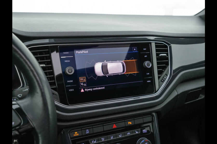 Volkswagen T-Roc 1.5 TSI R-Line Sport Business Aut. *PANO | LEATHER | FULL-LED | ADAPTIVE-CRUISE | DIGI-COCKPIT | NAVI-FULLMAP | HEATED-SPORTSEATS | AMBIENT-LIGHT | PRIVACY-GLASS | DAB+ | CARPLAY | SHIFT-PADDLES | 18''ALU* Volkswagen T-Roc 1.5 TSI R-Line Sport Business Aut. *PANO | LEATHER | FULL-LED | ADAPTIVE-CRUISE | DIGI-COCKPIT | NAVI-FULLMAP | HEATED-SPORTSEATS | AMBIENT-LIGHT | PRIVACY-GLASS | DAB+ | CARPLAY | SHIFT-PADDLES | 18''ALU*