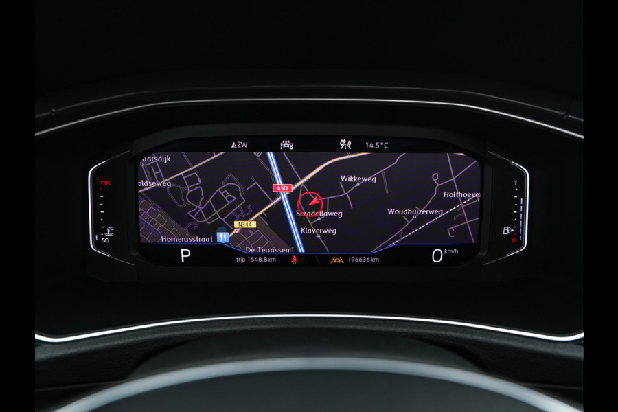 Volkswagen T-Roc 1.5 TSI R-Line Sport Business Aut. *PANO | LEATHER | FULL-LED | ADAPTIVE-CRUISE | DIGI-COCKPIT | NAVI-FULLMAP | HEATED-SPORTSEATS | AMBIENT-LIGHT | PRIVACY-GLASS | DAB+ | CARPLAY | SHIFT-PADDLES | 18''ALU* Volkswagen T-Roc 1.5 TSI R-Line Sport Business Aut. *PANO | LEATHER | FULL-LED | ADAPTIVE-CRUISE | DIGI-COCKPIT | NAVI-FULLMAP | HEATED-SPORTSEATS | AMBIENT-LIGHT | PRIVACY-GLASS | DAB+ | CARPLAY | SHIFT-PADDLES | 18''ALU*